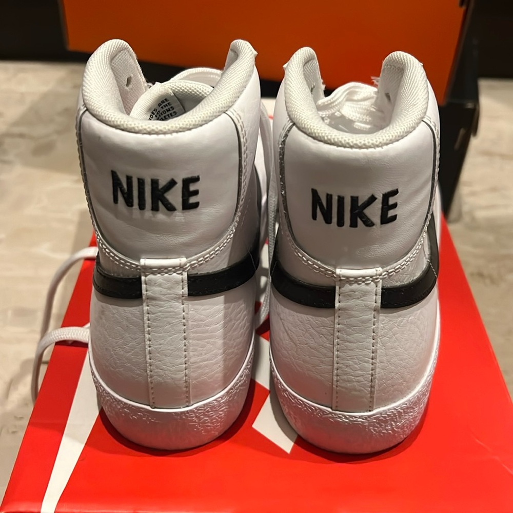 Boys 5.5 Nike Blazers